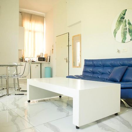 Bauhaus Stylish Apartments - By Bookiz Tel Aviv Esterno foto