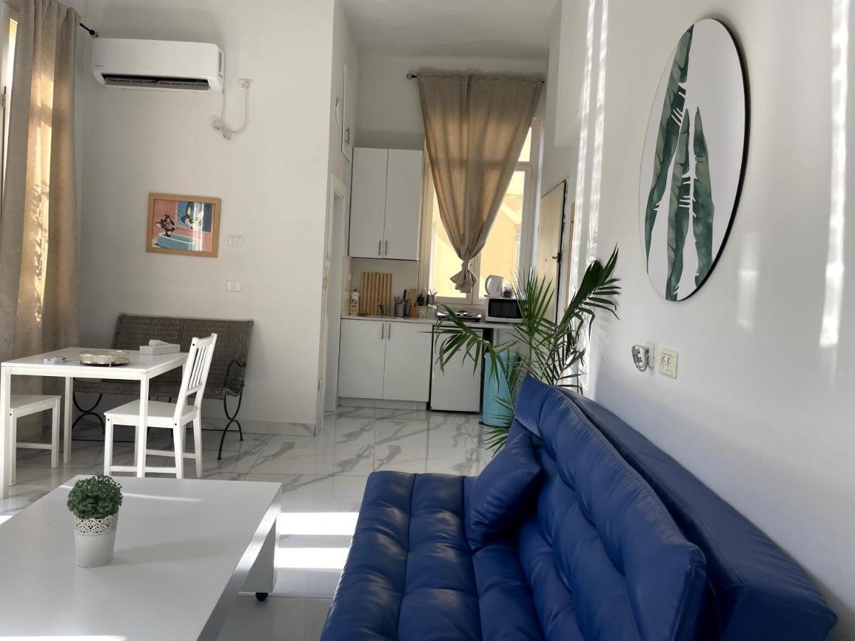 Bauhaus Stylish Apartments - By Bookiz Tel Aviv Esterno foto