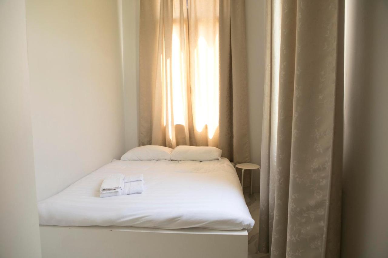Bauhaus Stylish Apartments - By Bookiz Tel Aviv Esterno foto