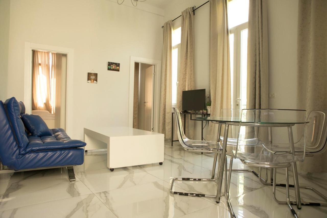 Bauhaus Stylish Apartments - By Bookiz Tel Aviv Esterno foto