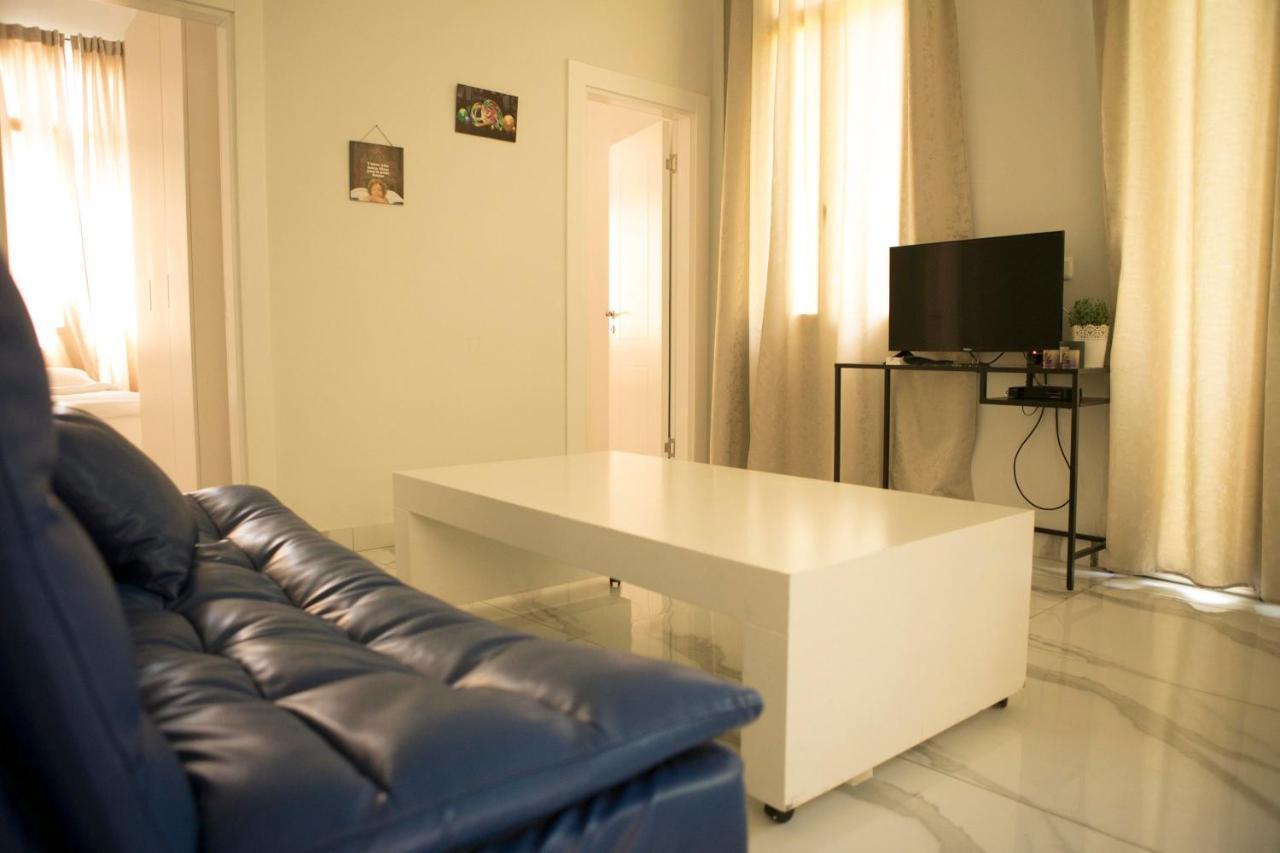 Bauhaus Stylish Apartments - By Bookiz Tel Aviv Esterno foto