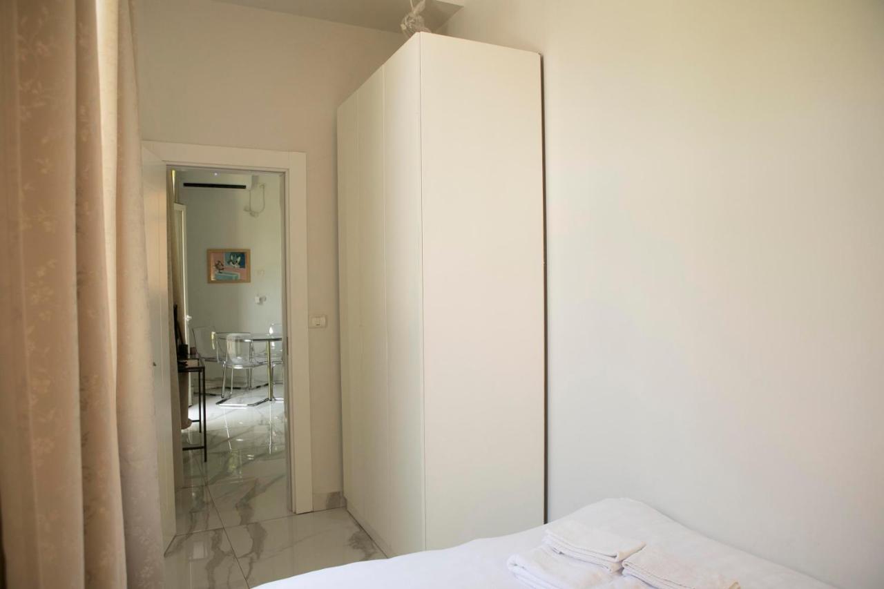 Bauhaus Stylish Apartments - By Bookiz Tel Aviv Esterno foto