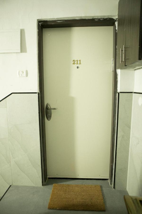 Bauhaus Stylish Apartments - By Bookiz Tel Aviv Esterno foto