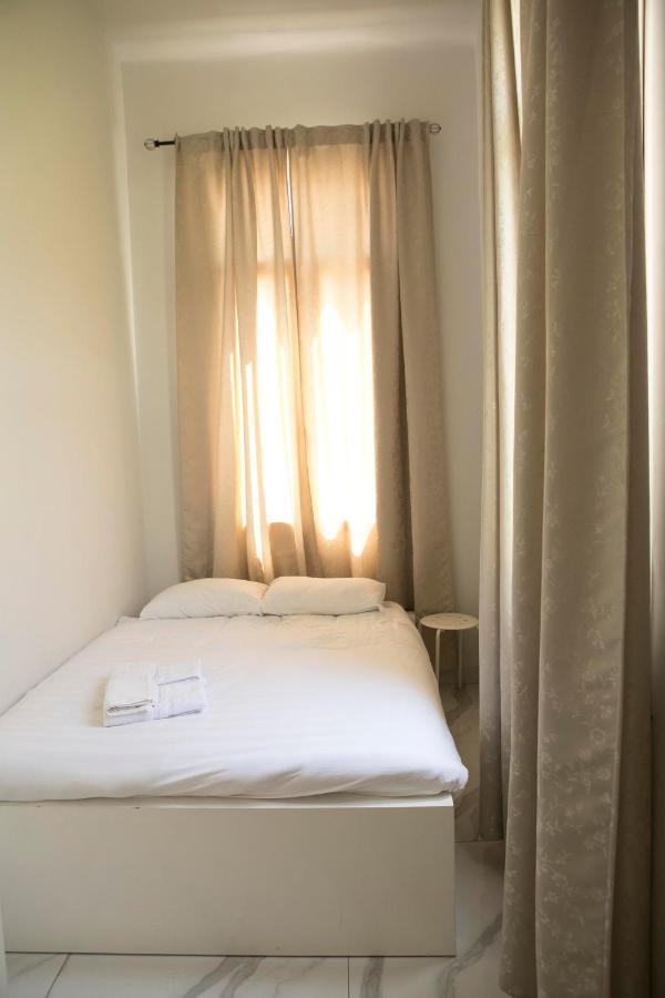 Bauhaus Stylish Apartments - By Bookiz Tel Aviv Esterno foto