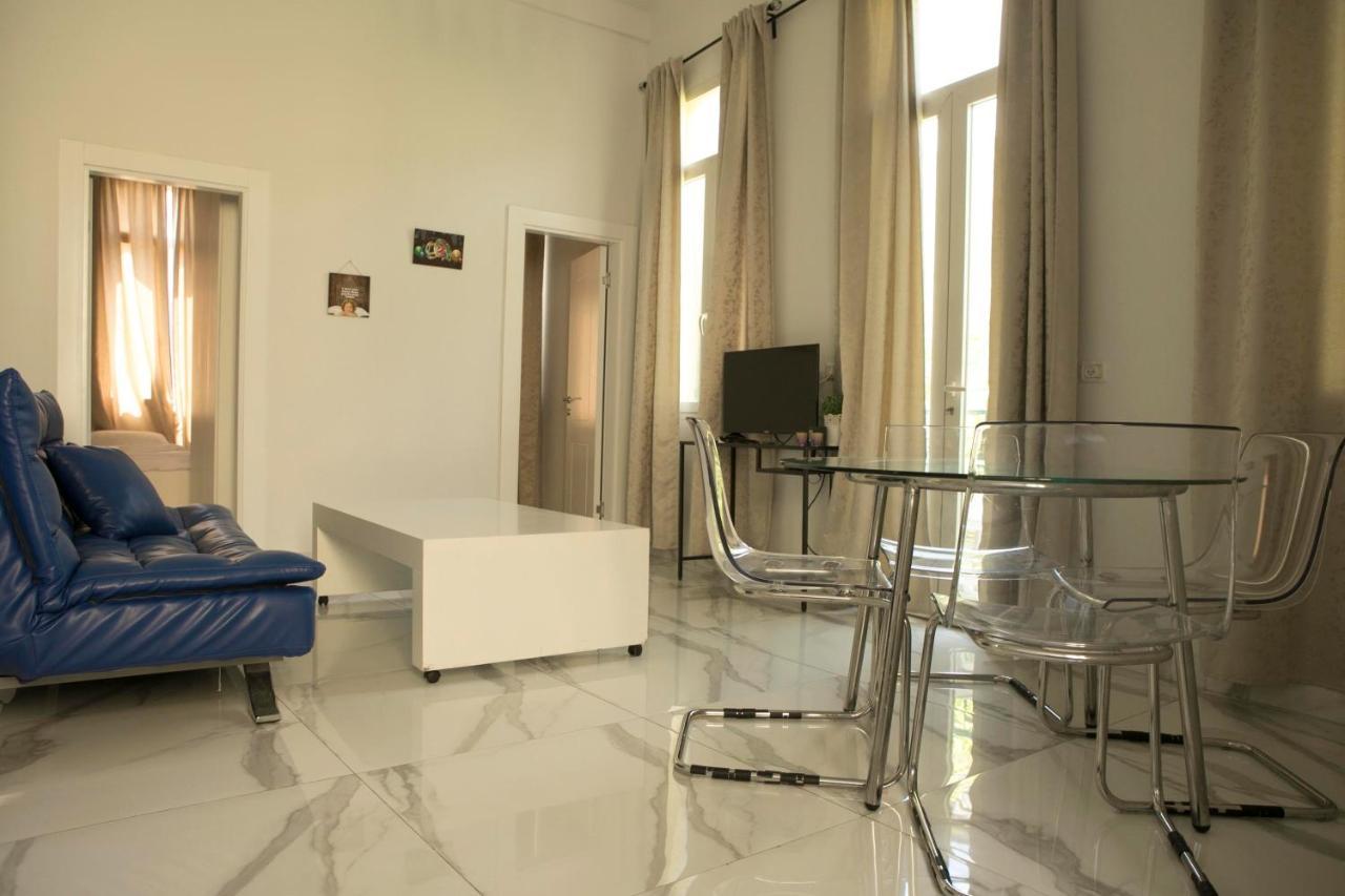 Bauhaus Stylish Apartments - By Bookiz Tel Aviv Esterno foto